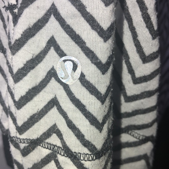 Lululemon T Shirt. Size small - Picture 3 of 7